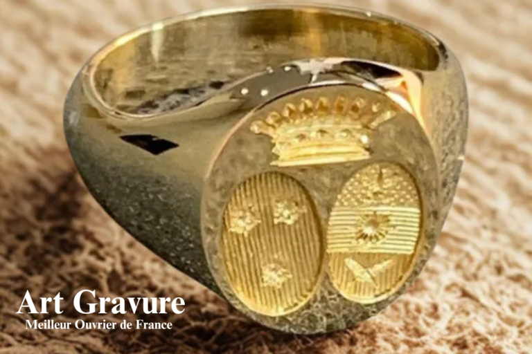 La gravure héraldique réalisée par un Meilleur Ouvrier de France offre une qualité incomparable. Pour trouver un graveur Paris, notre atelier constitue une alternative proche et experte, avec un savoir-faire artisanal d’exception.