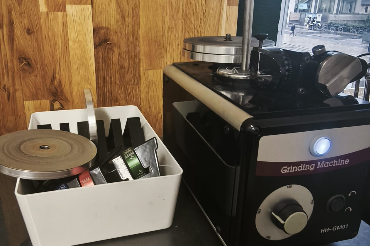 Techniques d’affûtage du burin de gravure : gestes, méthode et savoir-faire artisanal