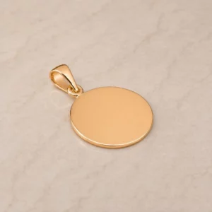 Médaille ronde en or jaune massif, surface lisse prête à la gravure, fabrication artisanale dans notre atelier à Tours.